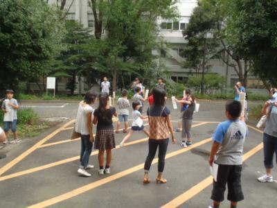 自作の百葉箱で大気観測